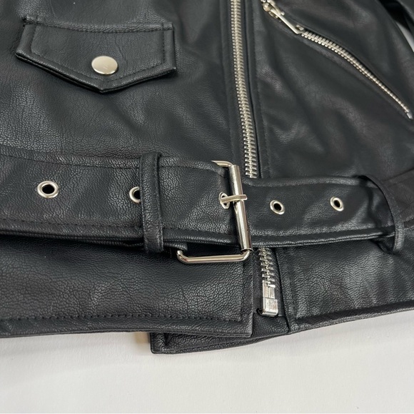 Prettylittlething Black Faux Leather Oversized Longline Belted Biker Jacket - Picture 8 of 15